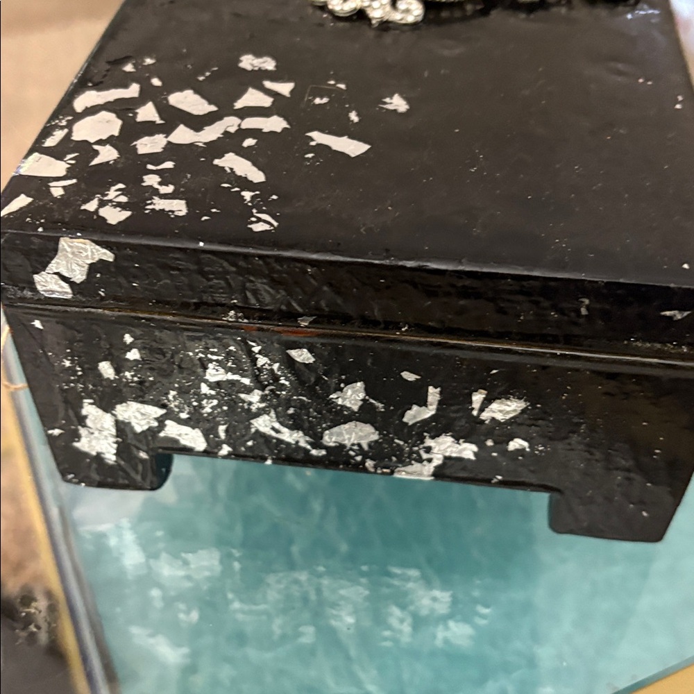 Elegant Black Jewelry Box with Silver Accents - Picture 3 of 8